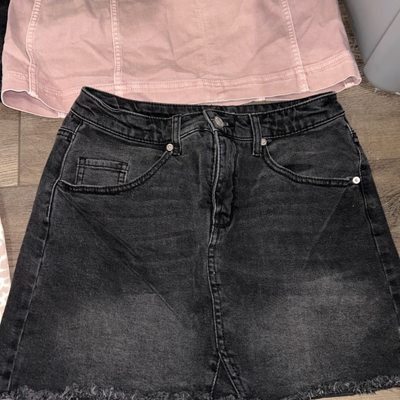 Women's Skirts - Picture 5 of 5